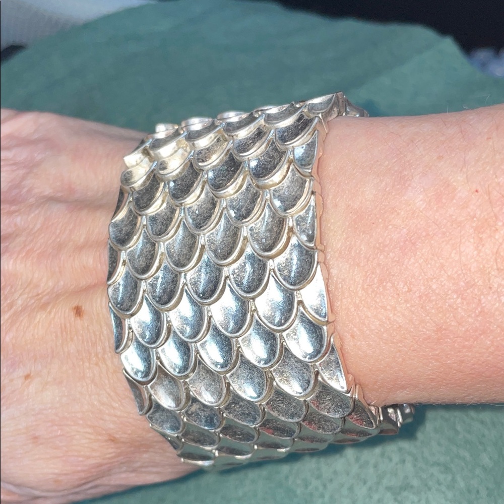 Silver Scale Pattern Bracelet